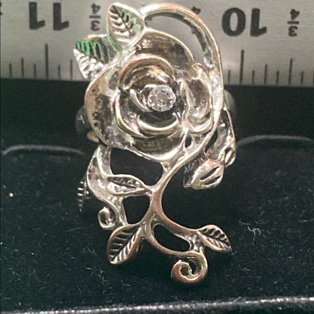 Intricate Silver Rose Ring with Leaf Accents